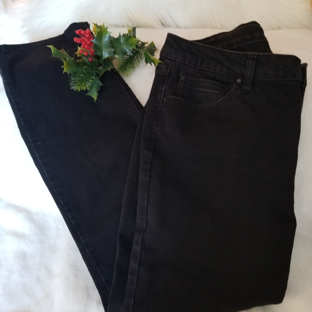 Jones of NY ladies black cotton spandex Jean's ( tags are missing) in v.g.u.c